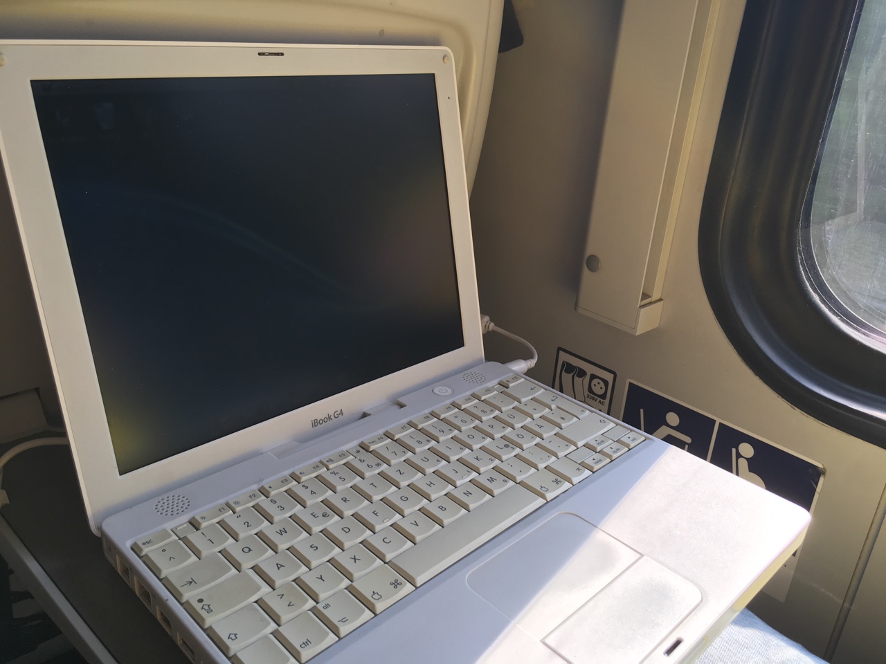 iBook ‘radzika’ podczas podróży pociągiem